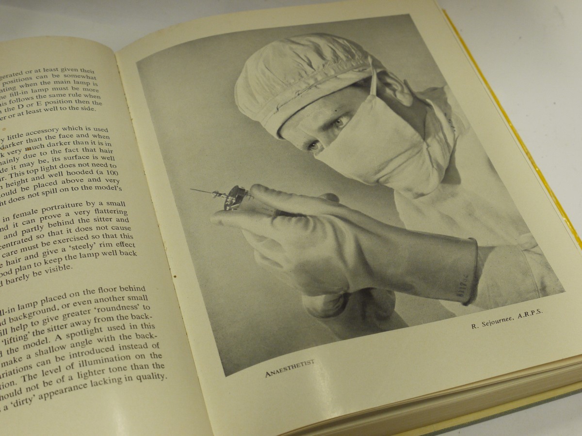 mwclassiccameras-20241129-115 Rollei Manual - The Complete Book of Twin-Lens Photography by Alec Pearlman c1960. Hardbound, with duSt cover. 432 pages in English