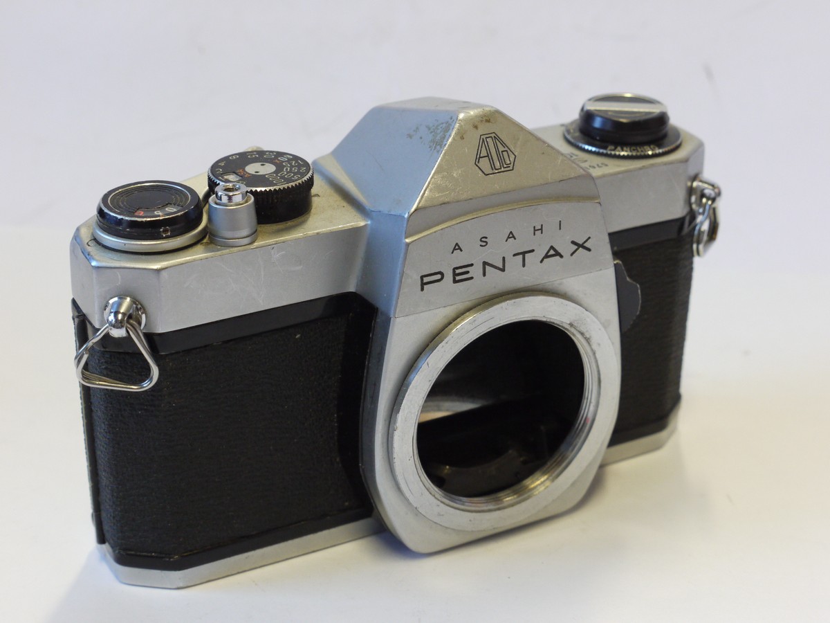 mwclassiccameras-20241129-12 Pentax SP1000 35mm SLR body, chrome, M42 screw mount
