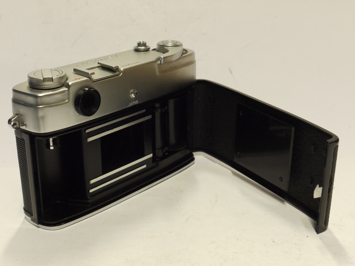 mwclassiccameras-20241129-133 Yashica J 35mm Coupled Rangefinder camera with 4.5cm f2.8 Yashinon lens
