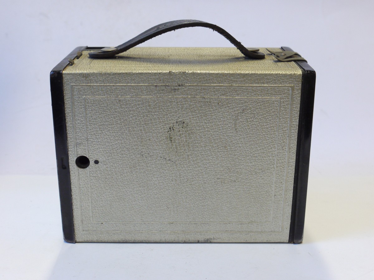mwclassiccameras-20241129-64 Kodak No.2 Brownie SILVER JUBILEE Camera c1935, Model 4/F Silver coloured with black trim + Brown case. UNCOMMON
