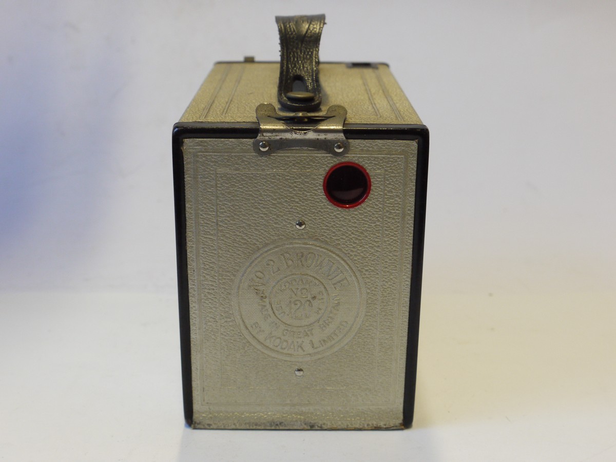 mwclassiccameras-20241129-65 Kodak No.2 Brownie SILVER JUBILEE Camera c1935, Model 4/F Silver coloured with black trim + Brown case. UNCOMMON