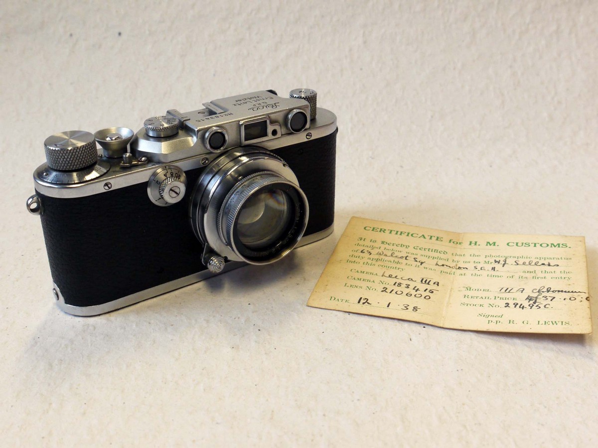 mwclassiccameras-20241206-133 Leica IIIa chrome (No.183415) with correctly added flash synch on top rear + 5cm f2 Summar chrone lens with black front face (No.210600). Complete with R G Lewis UK HM Customs Certificate with correctly marked serial numbers c1938