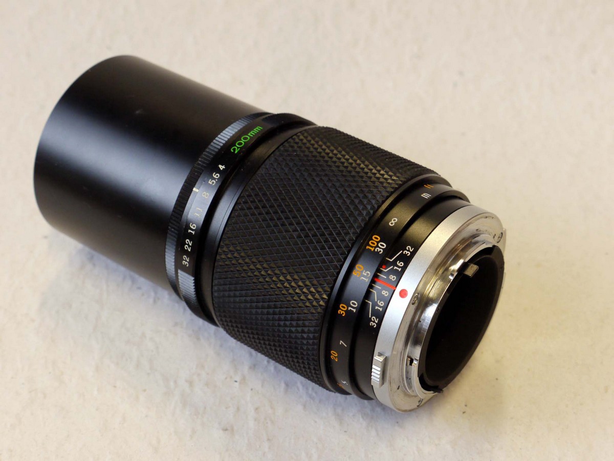 mwclassiccameras-20241206-180 Olympus 200mm f4 Zuiko MC OM mount lens with built-in lens hood + caps