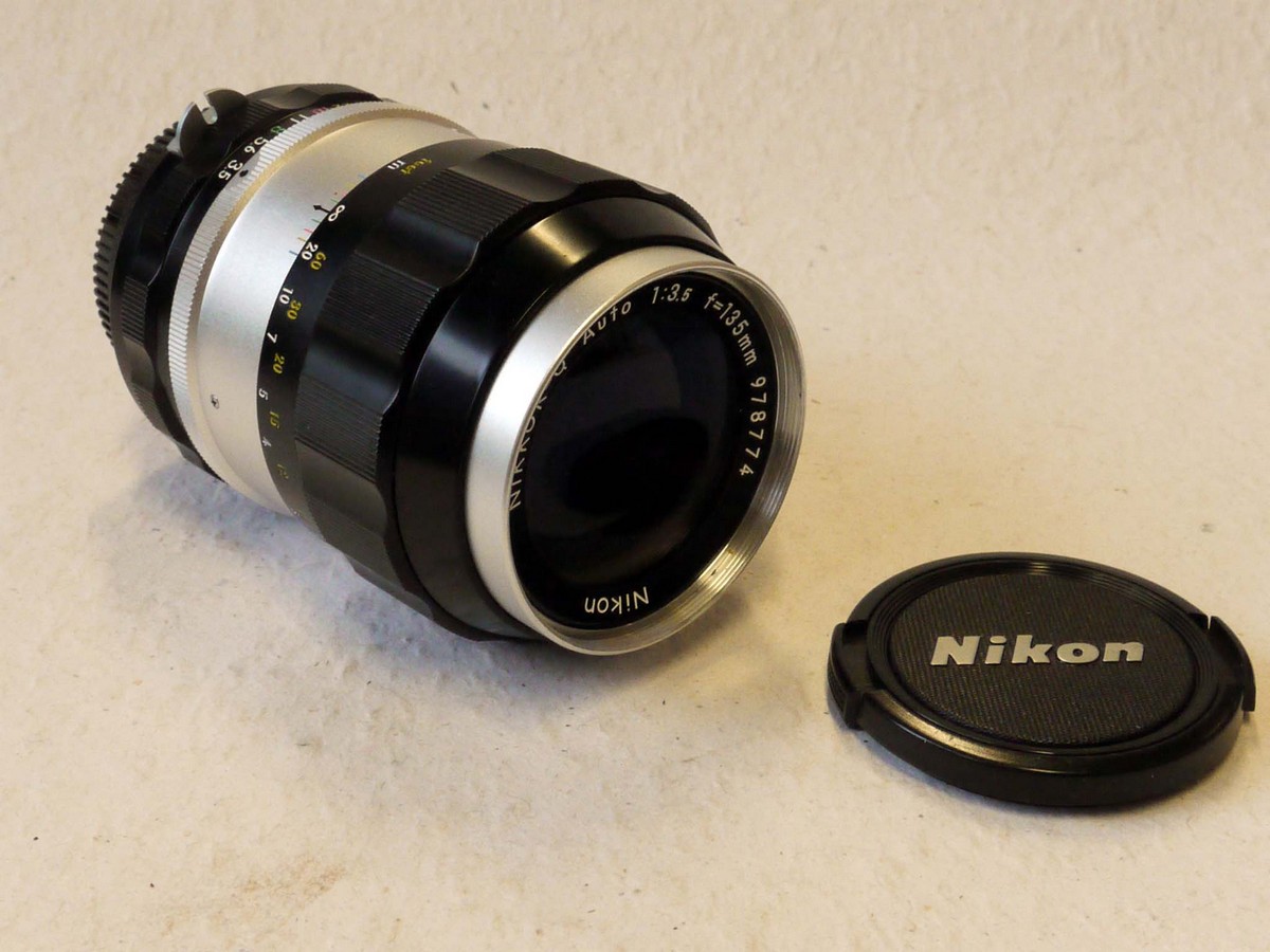 mwclassiccameras-20241206-232 Nikon 135mm f3.5 Nikkor-Q Auto black & chrome manual focus PRE-AI lens + Nikon Caps
