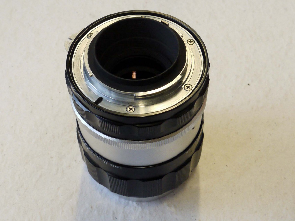 mwclassiccameras-20241206-235 Nikon 135mm f3.5 Nikkor-Q Auto black & chrome manual focus PRE-AI lens + Nikon Caps