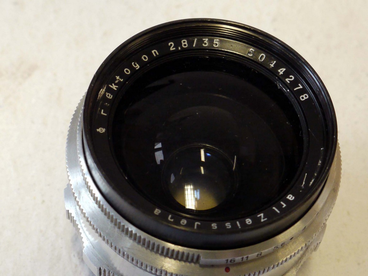 mwclassiccameras-20241206-247 Carl Zeiss Jena 35mm f2.8 Flektogon all chrome manual focus lens in M42 screw mount