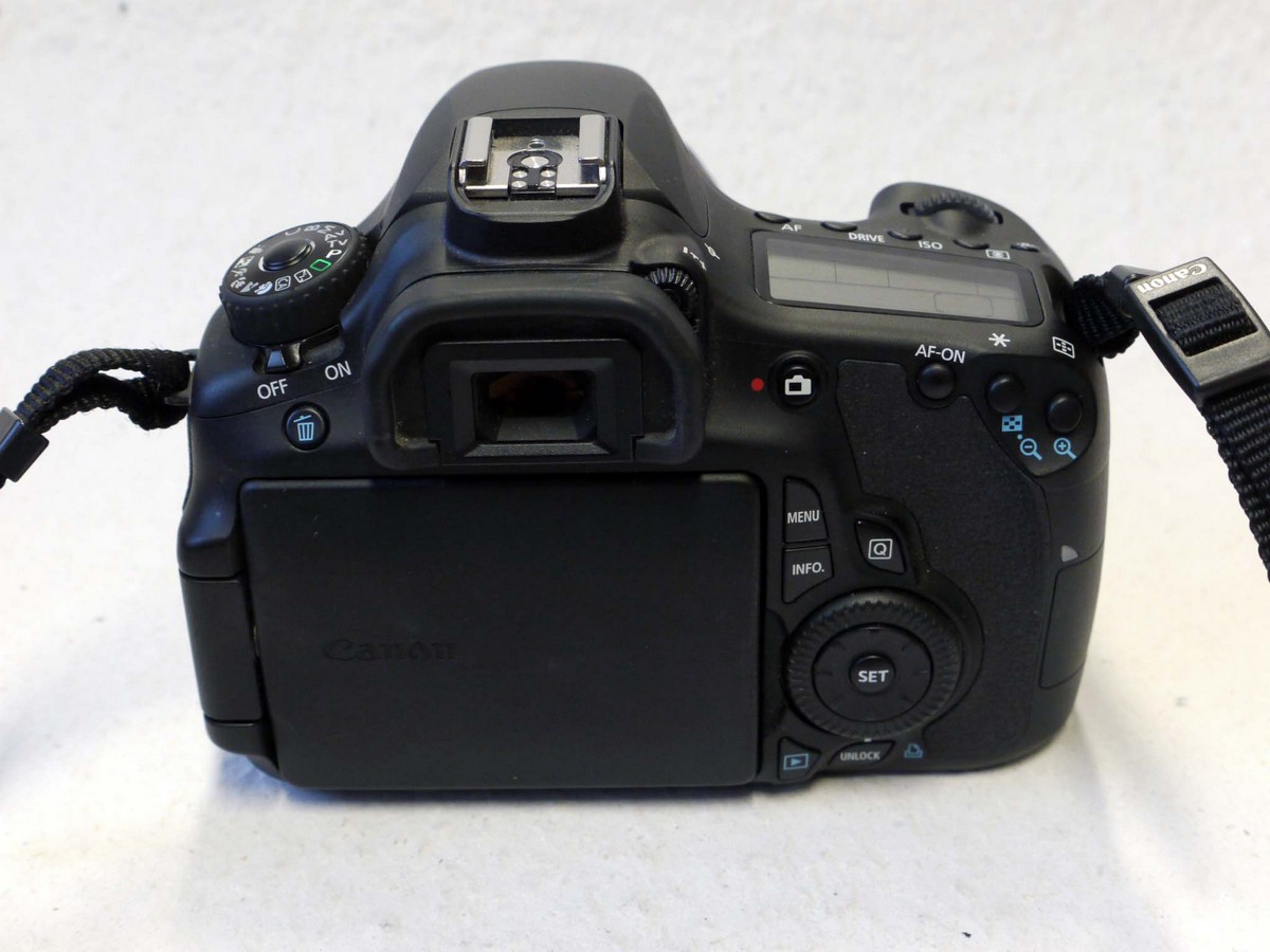 mwclassiccameras-20241206-308 Canon EOS 60D 18MP DSLR + 18-55mm f3.5-5.6 IS II Zoom, with front cap & Neck Strap