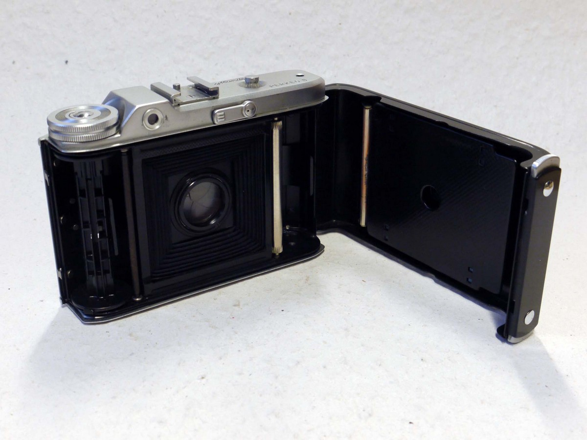 Voigtlander Perkeo II 6×6 folding camera with 80mm f3.5 Color