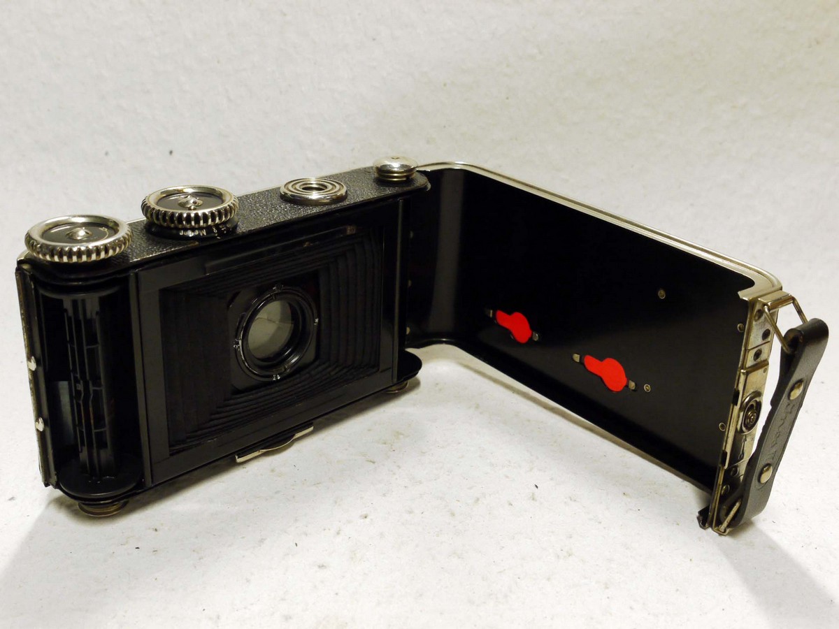 mwclassiccameras-20241206-422 Voigtlander Inos II 6x9 folding camera with Art-Deco patterned fittings, with 10.5cm f4.5 Heliar uncoated lens in Compur shutter + leather case