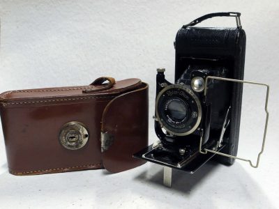 Zeiss Ikon Icarette 6x9 folding camera with Carl Zeiss Jena 10.5cm f4.5 Tessar uncoated lens in Compur shutter