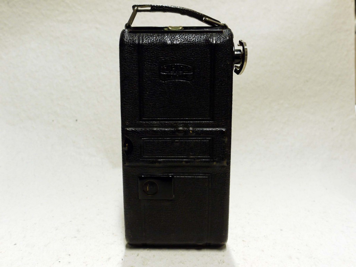 mwclassiccameras-20241206-428 Zeiss Ikon Icarette 6x9 folding camera with Carl Zeiss Jena 10.5cm f4.5 Tessar uncoated lens in Compur shutter