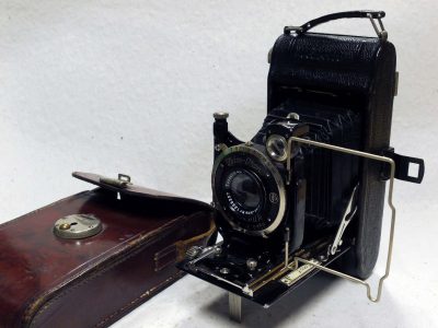 Zeiss Ikon Icarette 500/2 6x9 folding camera with Carl Zeiss Jena 10.5cm f4.5 Tessar uncoated lens in Compur shutter