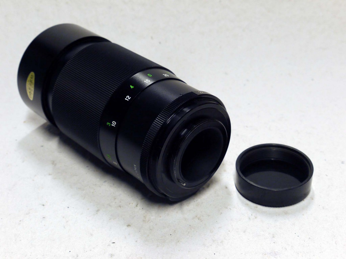mwclassiccameras-20241206-458 Vivitar 200mm f3.5 Auto Telephoto manual focus M42 screw mount lens + Clear filter & caps. NEEDS CLEANING