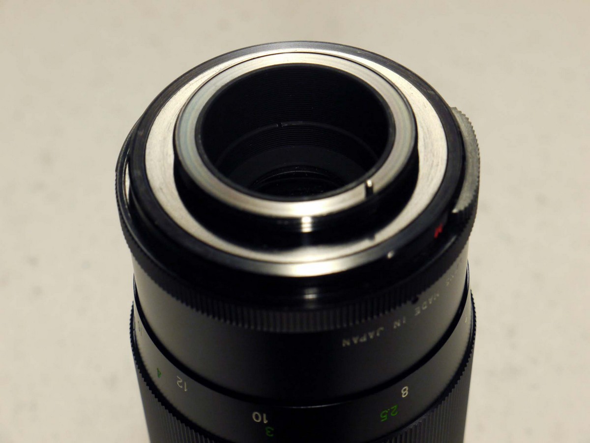 mwclassiccameras-20241206-460 Vivitar 200mm f3.5 Auto Telephoto manual focus M42 screw mount lens + Clear filter & caps. NEEDS CLEANING