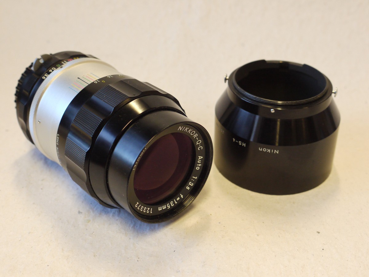 mwclassiccameras-20241219-62 Nikon 135mm f3.5 Nikkor-Q.C black & chrome PRE-AI mount lens + HS-4 metal lens hood & rear cap