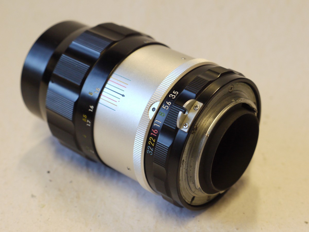 mwclassiccameras-20241219-63 Nikon 135mm f3.5 Nikkor-Q.C black & chrome PRE-AI mount lens + HS-4 metal lens hood & rear cap