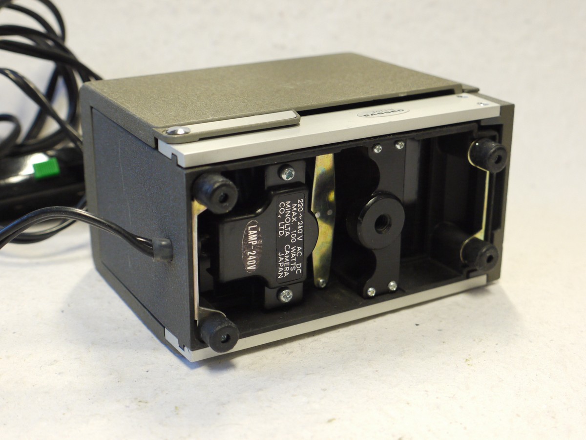 mwclassiccameras-20250103-102 Minolta Mini 35 Green hammered metal finish 35mm Slide projector with 75mm f2.5 P Rokkor lens, slide carrier, front cap & case. Has power lead without plug. Not for use 220-240V