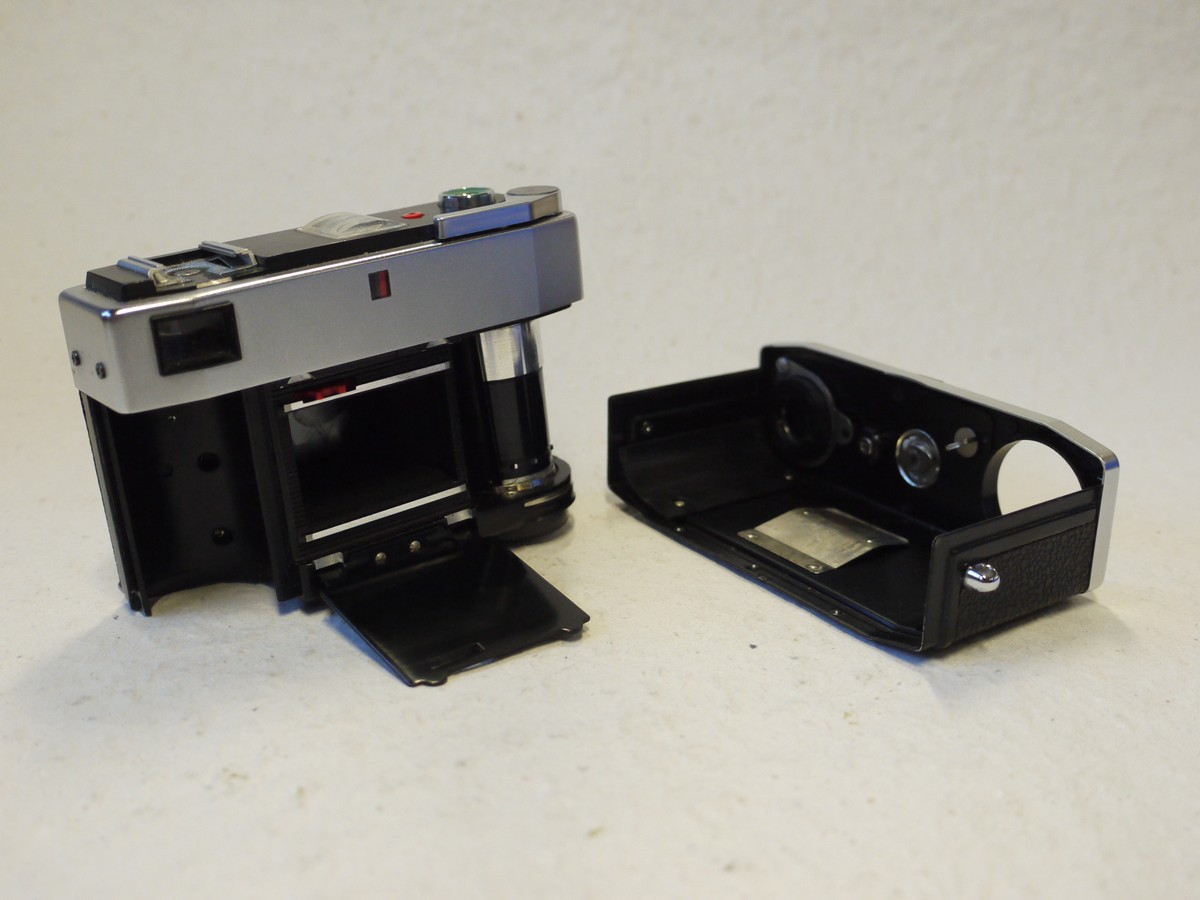 mwclassiccameras-20250103-13 Zeiss Ikon Contessa S310 35mm CDS Aperture Priority Auto Metered Camera with 40mm f2.8 Tessar lens. NEEDS SERVICE