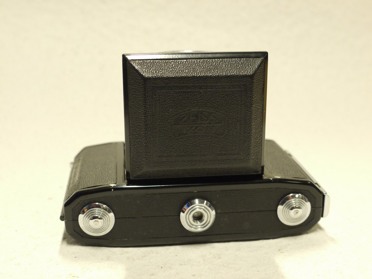 mwclassiccameras-20250103-167 Zeiss Ikon Nettar 515/16 6x6 on 120 folding camera with folding Albada finder & 7.5cm f4.5 Novar-Anastigmat lens in Prontor-S shutter + makers ER case with strap