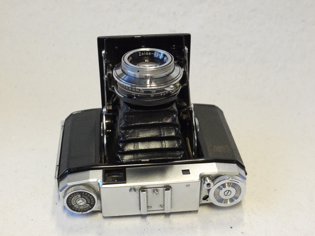 mwclassiccameras-20250103-17 Zeiss Ikon Super Ikonta III (531/16) 6x6 folding coupled rangefnder camera with Zeiss Opton 75mm f3.5 Tessar coated lens in Synchro Compur shutter
