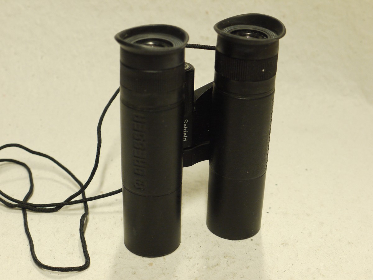 mwclassiccameras-20250103-202 Bresser Sprint 10x25 SL Folding Roof Prism Pocket binoculars with strap. 96m/1000m