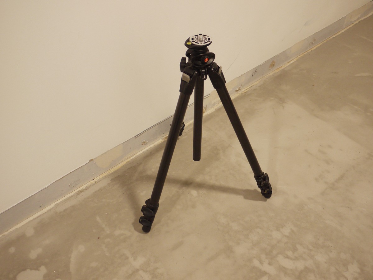 mwclassiccameras-20250103-204 Manfrotto 055CXPRO3 Carbon Fibre/Magnesium Tripod with Starndard Head