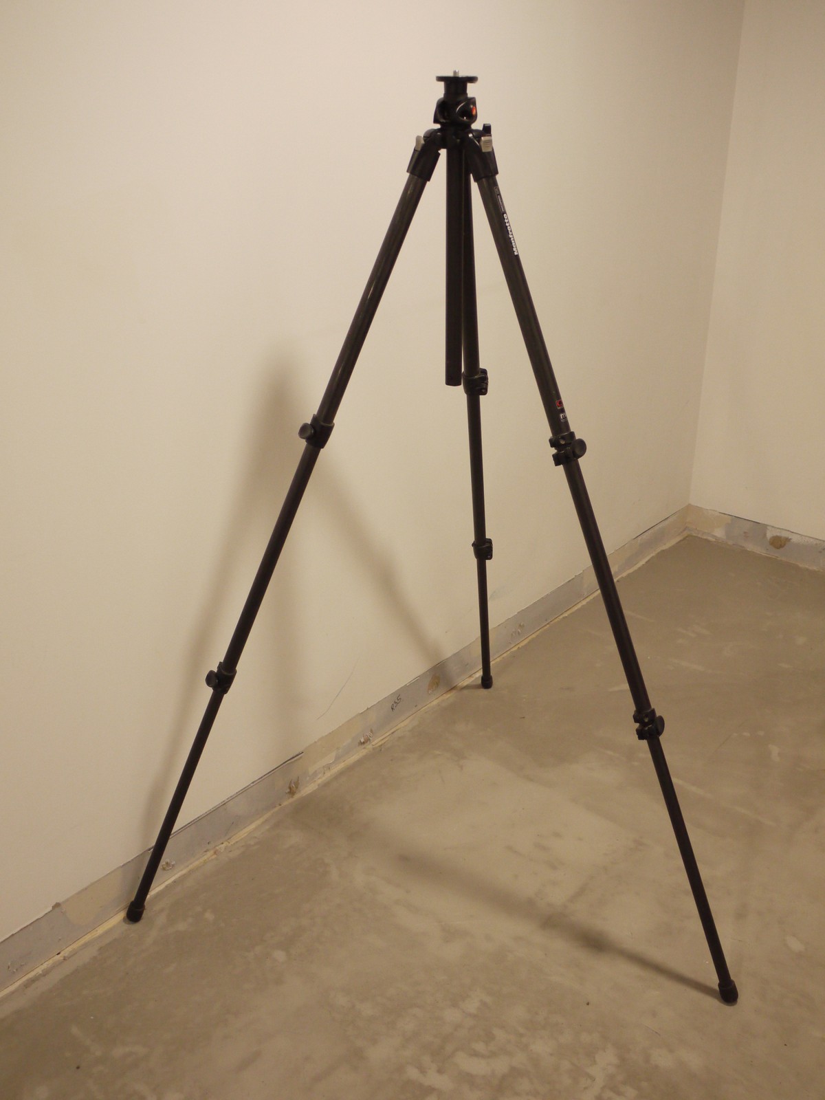 mwclassiccameras-20250103-205 Manfrotto 055CXPRO3 Carbon Fibre/Magnesium Tripod with Starndard Head