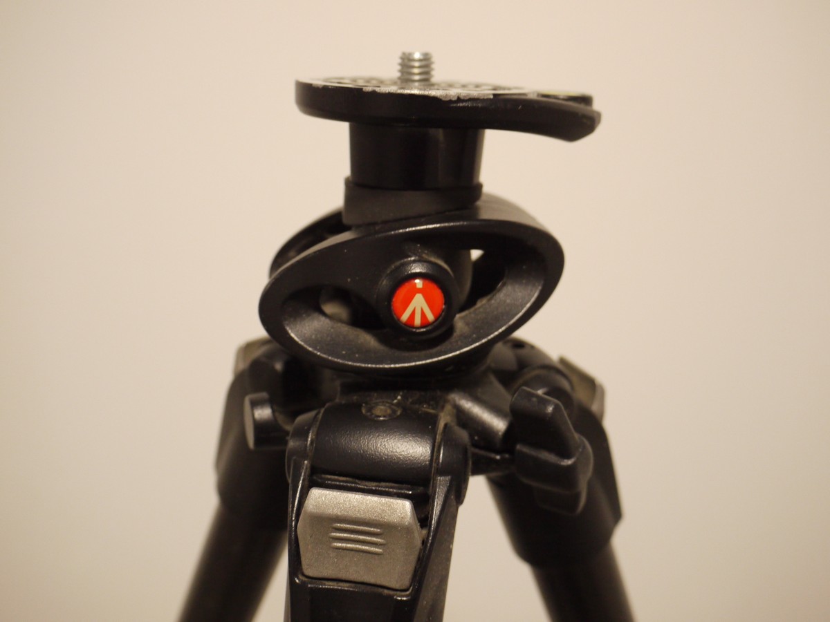 mwclassiccameras-20250103-207 Manfrotto 055CXPRO3 Carbon Fibre/Magnesium Tripod with Starndard Head