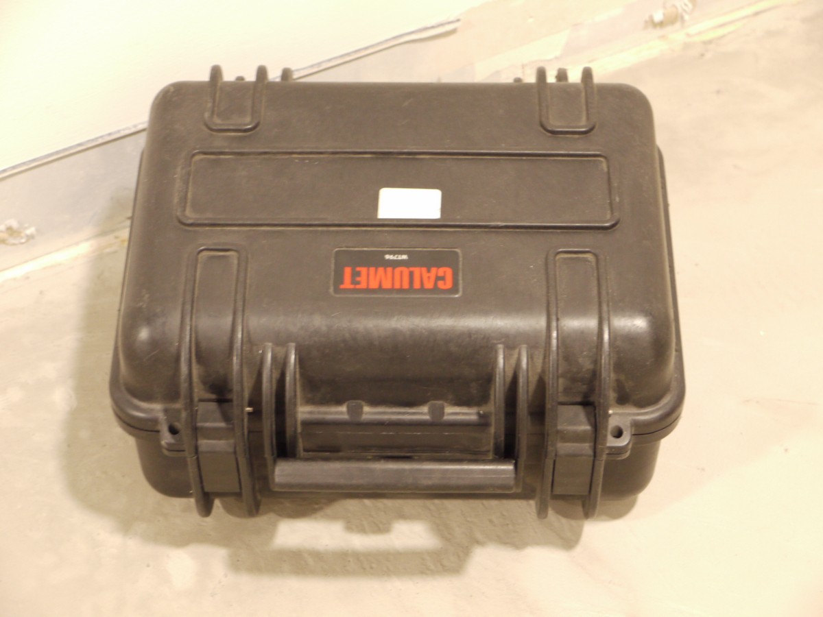 mwclassiccameras-20250103-212 Calumet WT796 Peli type strong hard plastic WATERPROOF FLOATING Flight case with foam inserts. HIGH QUALITY CASE (37 x 31 x 19cm)