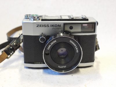 Zeiss Ikon S312 35mm CDS Aperture Priority Auto Metered Coupled Rangefinder Camera with 40mm f2.8 Tessar lens + leather strap. NEEDS SERVICE