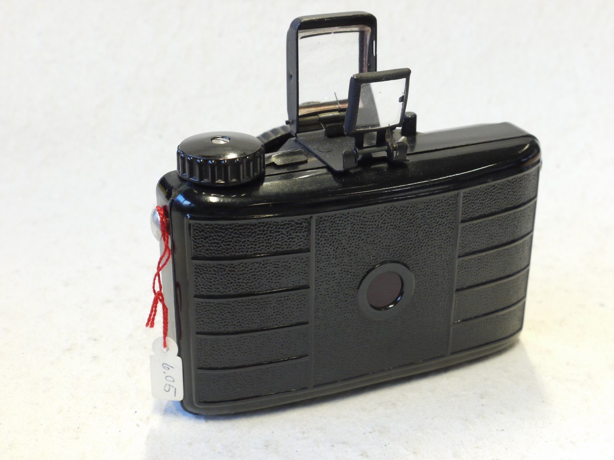 mwclassiccameras-20250110-162 Pouva Start 6x6 on 120 black Bakelite/patterned body camera with helical telescoping lens + brown ER case