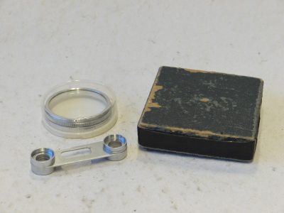 Unamed A36 Close-Up lens with matching Close-Up spectacle finder attachment, for Leica L39 cameras + makers box