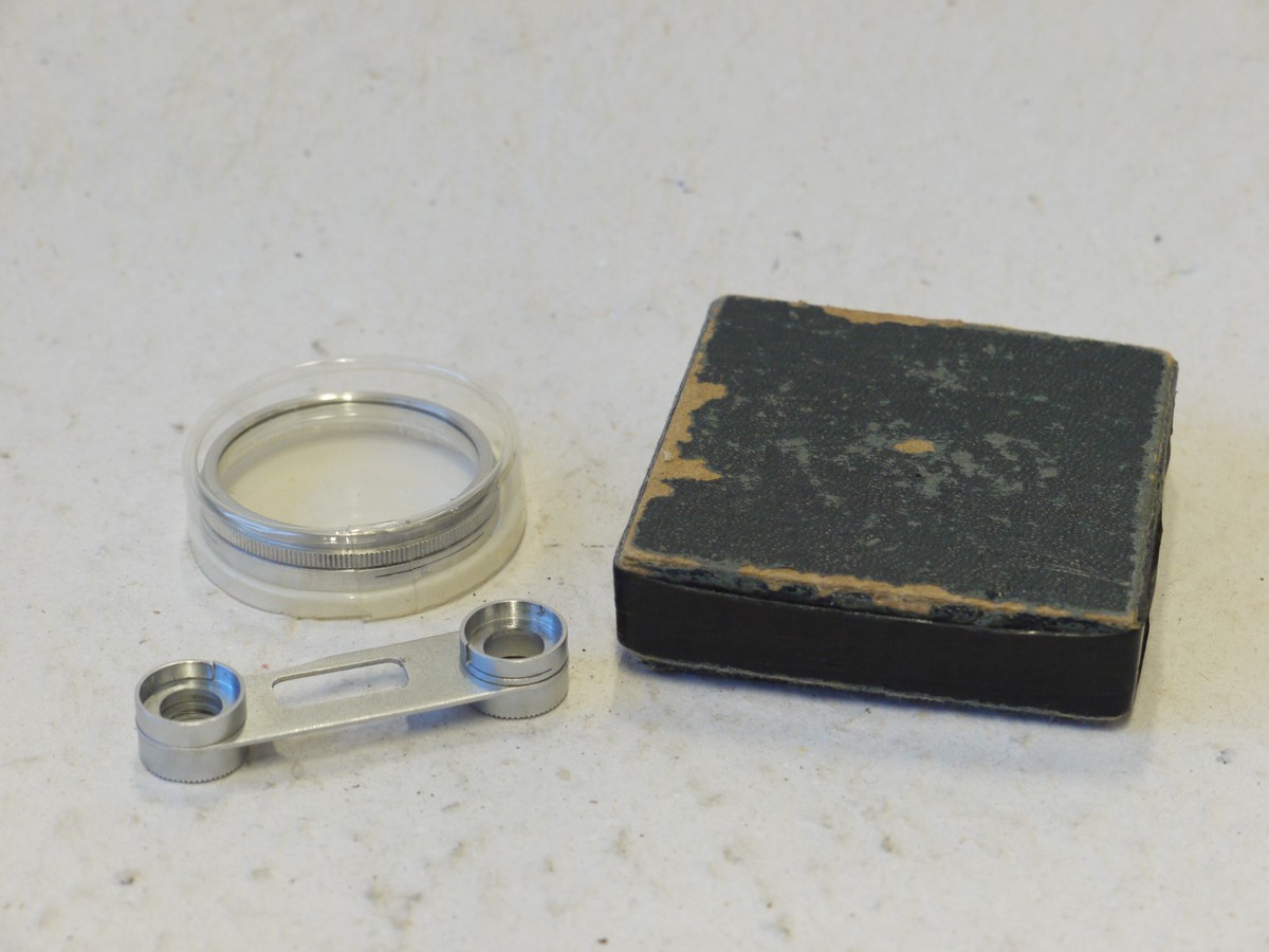 mwclassiccameras-20250110-211 Unamed A36 Close-Up lens with matching Close-Up spectacle finder attachment, for Leica L39 cameras + makers box