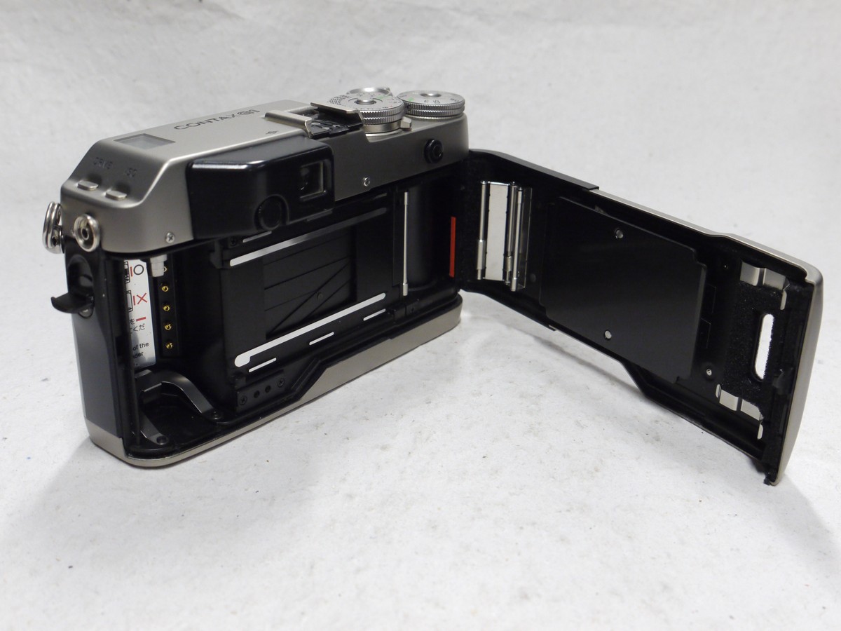 mwclassiccameras-20250110-250 Contax G1 35mm Autofocus, Motorised camera, Grey finish + 45mm f2 Planar T* interchangeable lens, with Contax front cap