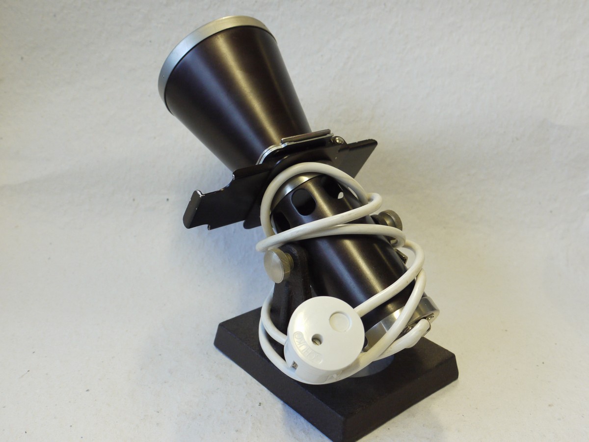 mwclassiccameras-20250110-48 Kodak Early Vintage 35mm Slide Projector with lens, bulb & mains lead. Engraved Kodak Aktiengesellschaft on the base. RARE