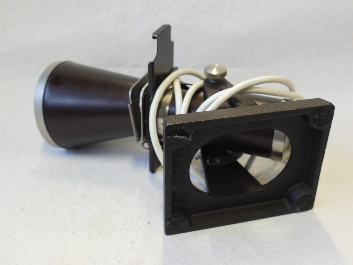 mwclassiccameras-20250110-49 Kodak Early Vintage 35mm Slide Projector with lens, bulb & mains lead. Engraved Kodak Aktiengesellschaft on the base. RARE