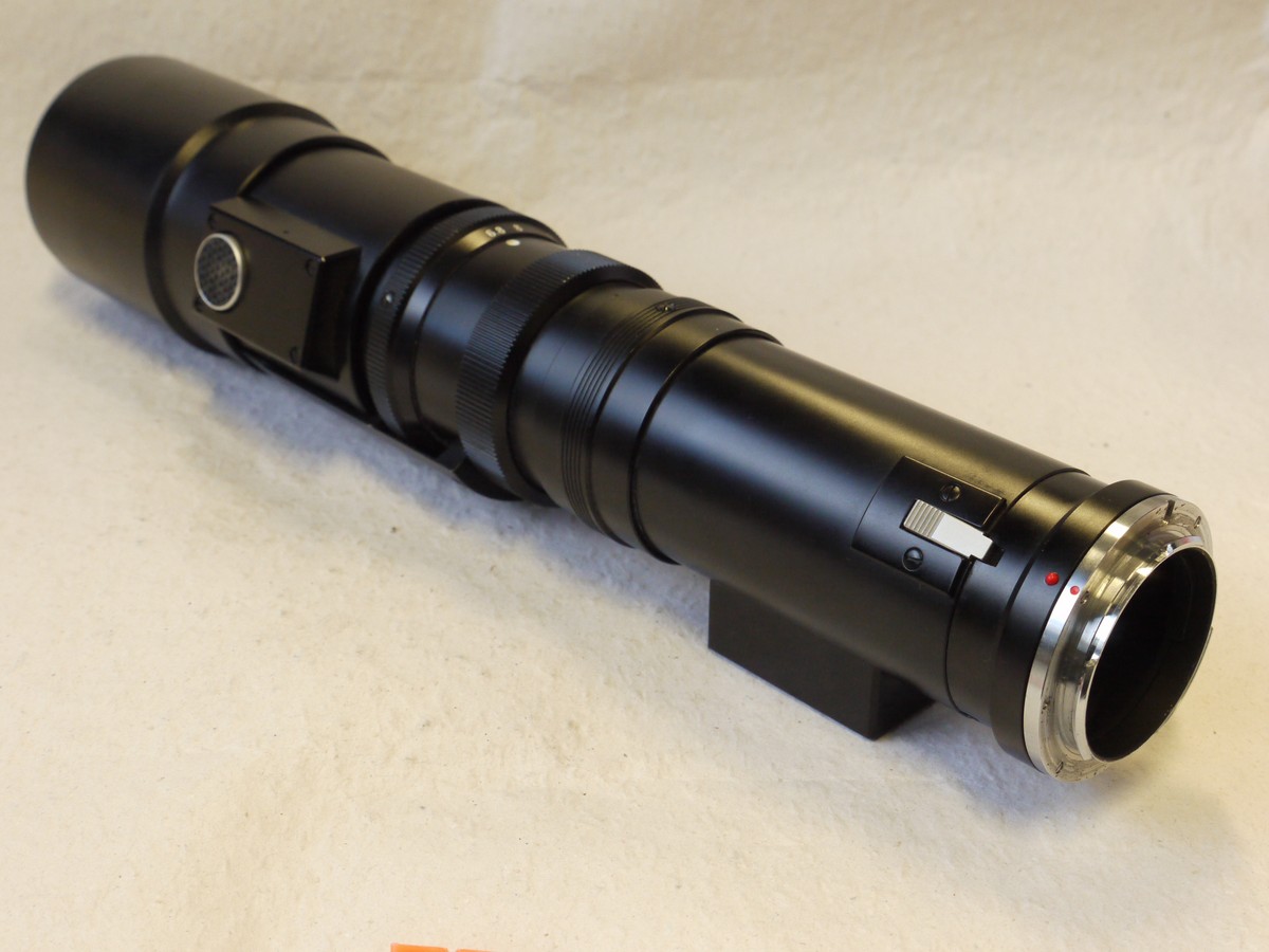 mwclassiccameras-20250110-61 Leitz Wetzlar 400mm f6.8 Telyt lens (No.2514784) with tripod mount, wIilt-in lens hood & removable R mount + makers caps