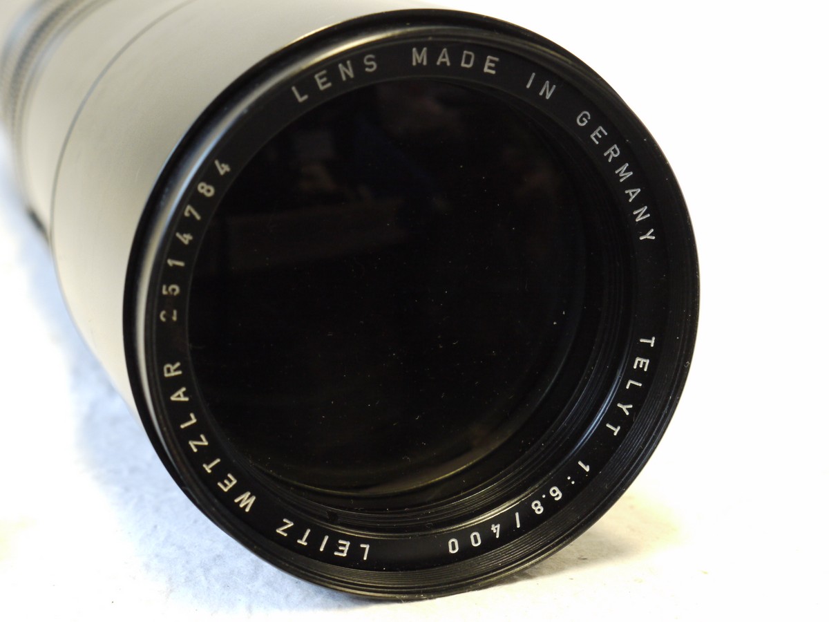 mwclassiccameras-20250110-62 Leitz Wetzlar 400mm f6.8 Telyt lens (No.2514784) with tripod mount, wIilt-in lens hood & removable R mount + makers caps