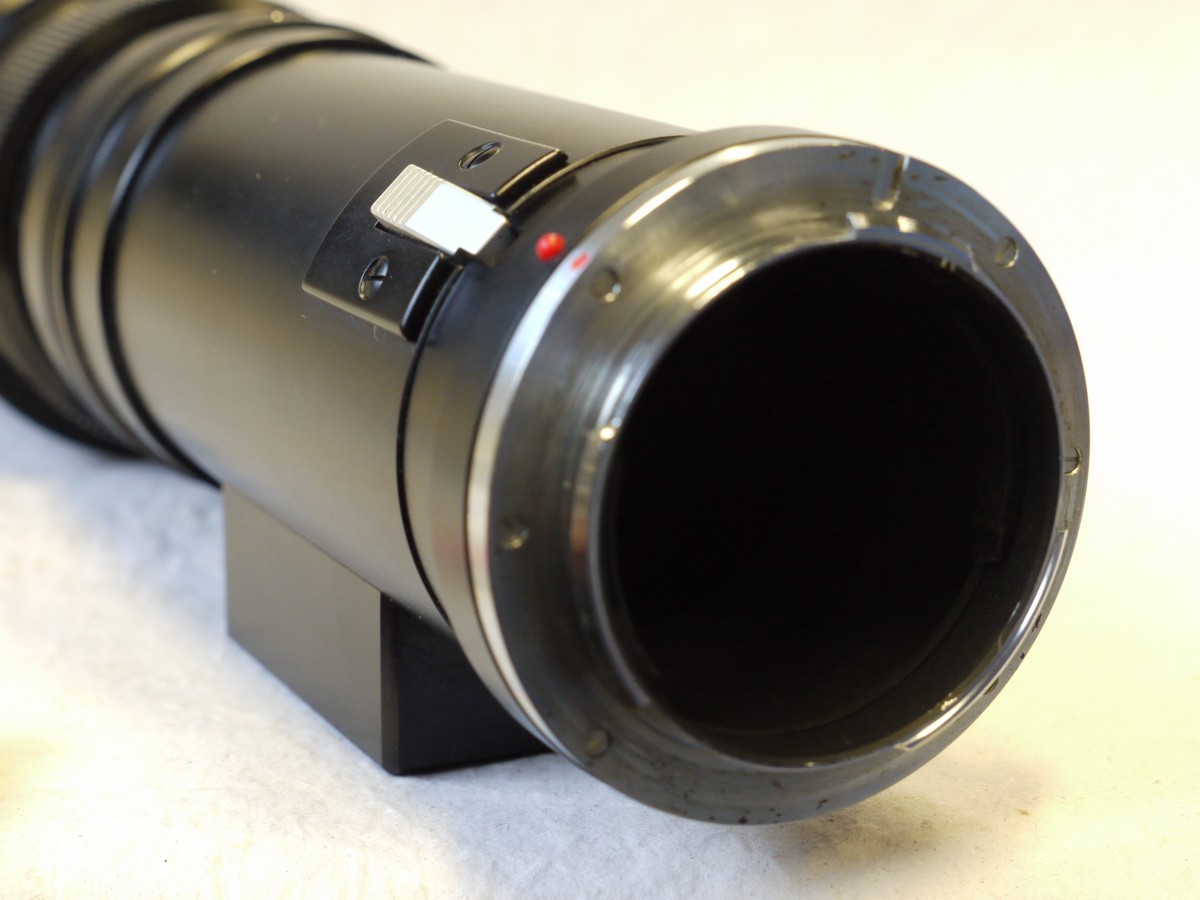 mwclassiccameras-20250110-63 Leitz Wetzlar 400mm f6.8 Telyt lens (No.2514784) with tripod mount, wIilt-in lens hood & removable R mount + makers caps