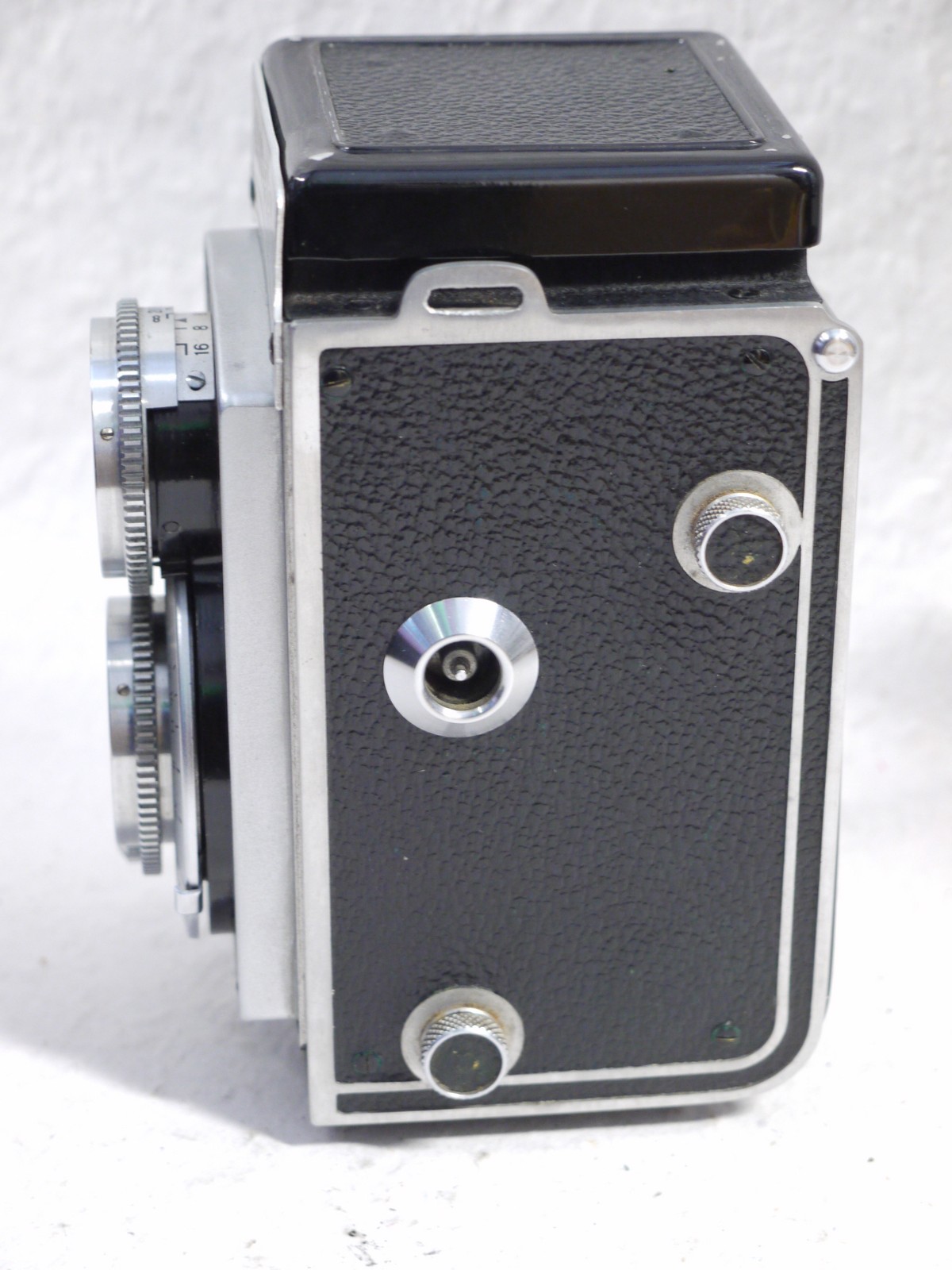 mwclassiccameras-20250124-118 Mamiyaflex 6x6 TLR with Setagaya Koki 7.5cm f3.5 Sekor lens in Merit shutter. UNCOMMON