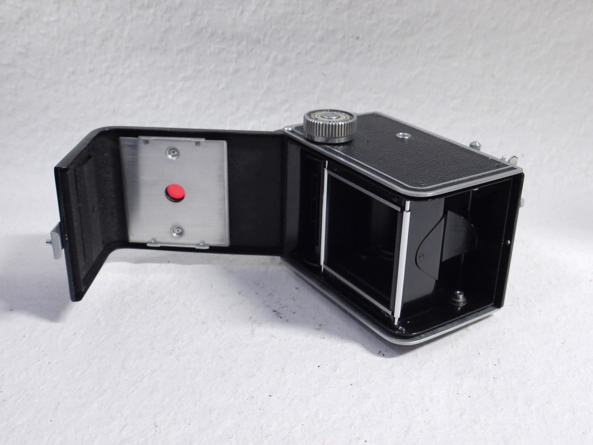 mwclassiccameras-20250124-123 Mamiyaflex 6x6 TLR with Setagaya Koki 7.5cm f3.5 Sekor lens in Merit shutter. UNCOMMON