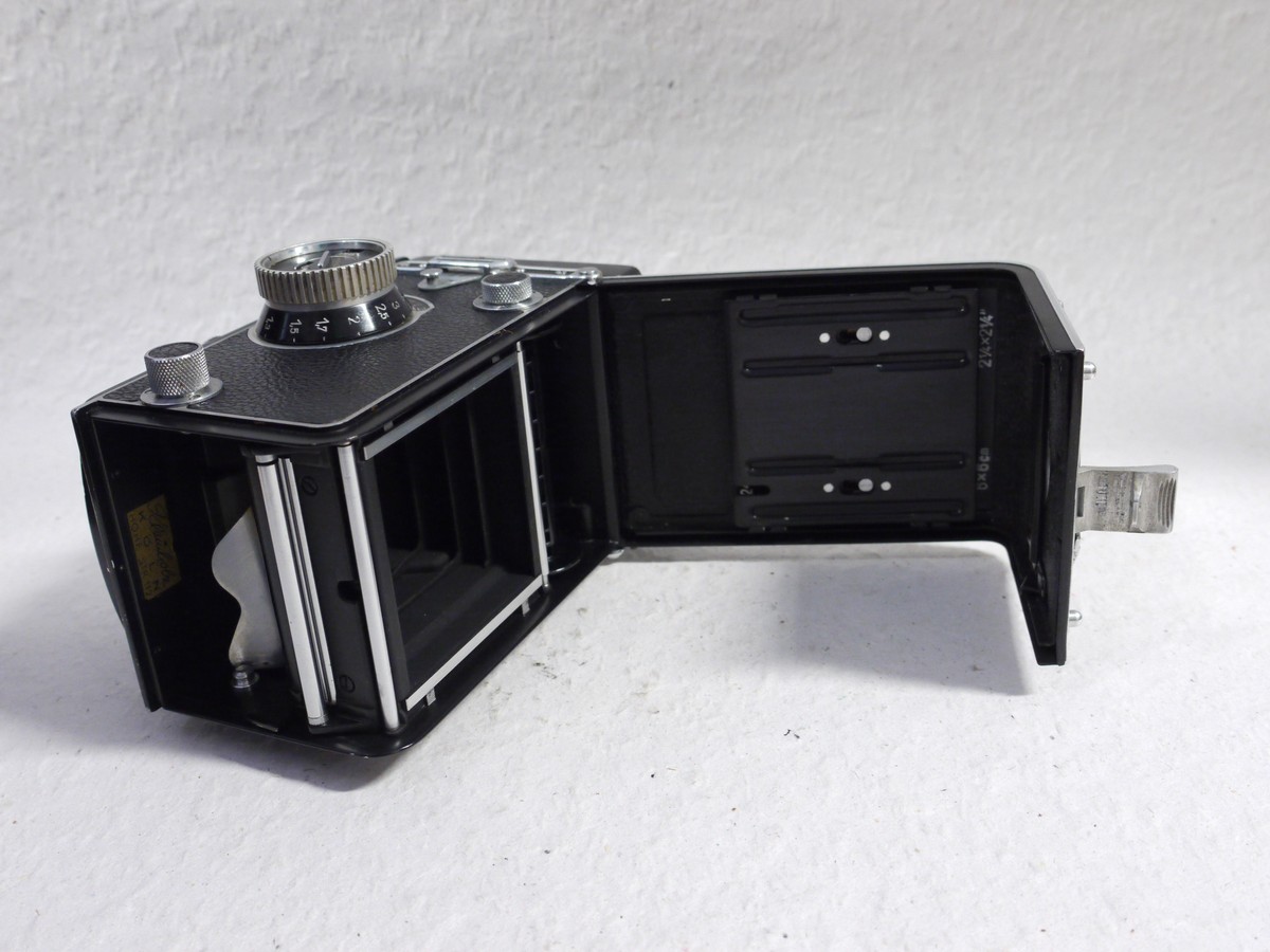mwclassiccameras-20250124-142 Rolleiflex Standard MX Automat 6x6 TLR (No.1716996) with 75mm f3.5 Tessar coated lens in Synchro Compur shutter + Mirrored hinging front cap