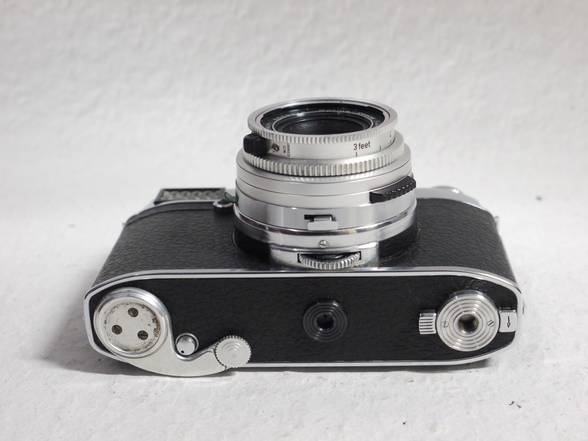 mwclassiccameras-20250124-180 Kodak Retina Reflex S 35mm Selenium metered SLR + Schneider 50mm f2.8 Retina-Xenar Deckel mount lens