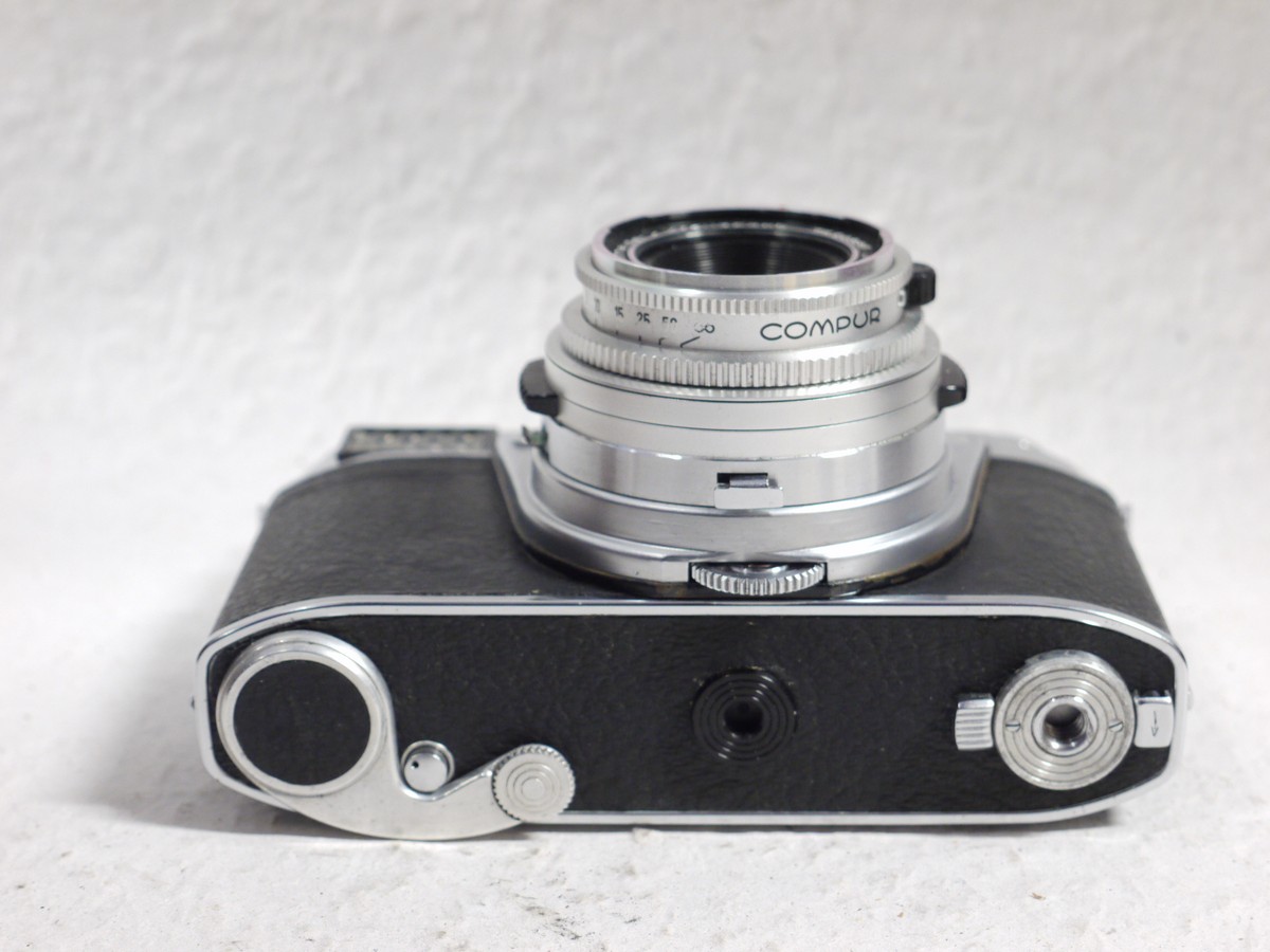 mwclassiccameras-20250124-187 Kodak Retina IIIS 35mm Selenium metered coupled rangefinder camera with 2 bright-line finder frames + Schneider 50mm f2.8 Xenar interchangeable Deckel mount lens, Kodak Yellow screw-in filter