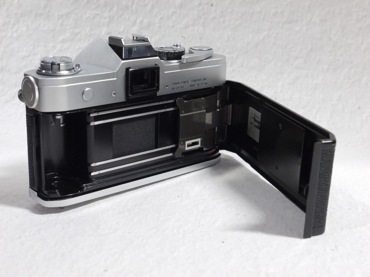 mwclassiccameras-20250124-7 Canon FT QL 35mm SLR, chrome + 50mm f1.8 FD mount lens