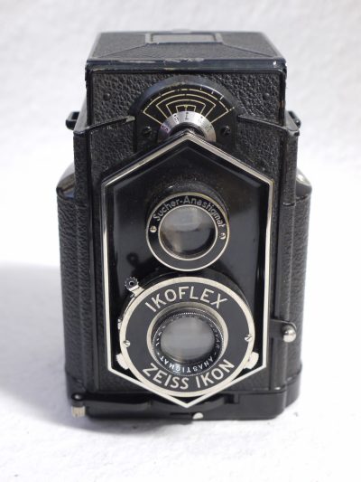Zeiss Ikon Ikoflex I 850/16 ("Coffee Can" model) with 8cm f4.5 Novar Anastigmat lens + Tan leather carrying case