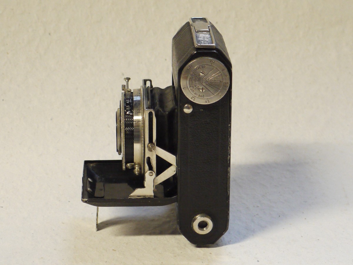 mwclassiccameras-20250131-129 Kodak Retina I Type 117 35mm folding camera, black & nickel, with 5cm f3.5 Xenar lens in Compur shutter. UNCOMMOPN 1st MODEL FOLDING RETINA CAMERA