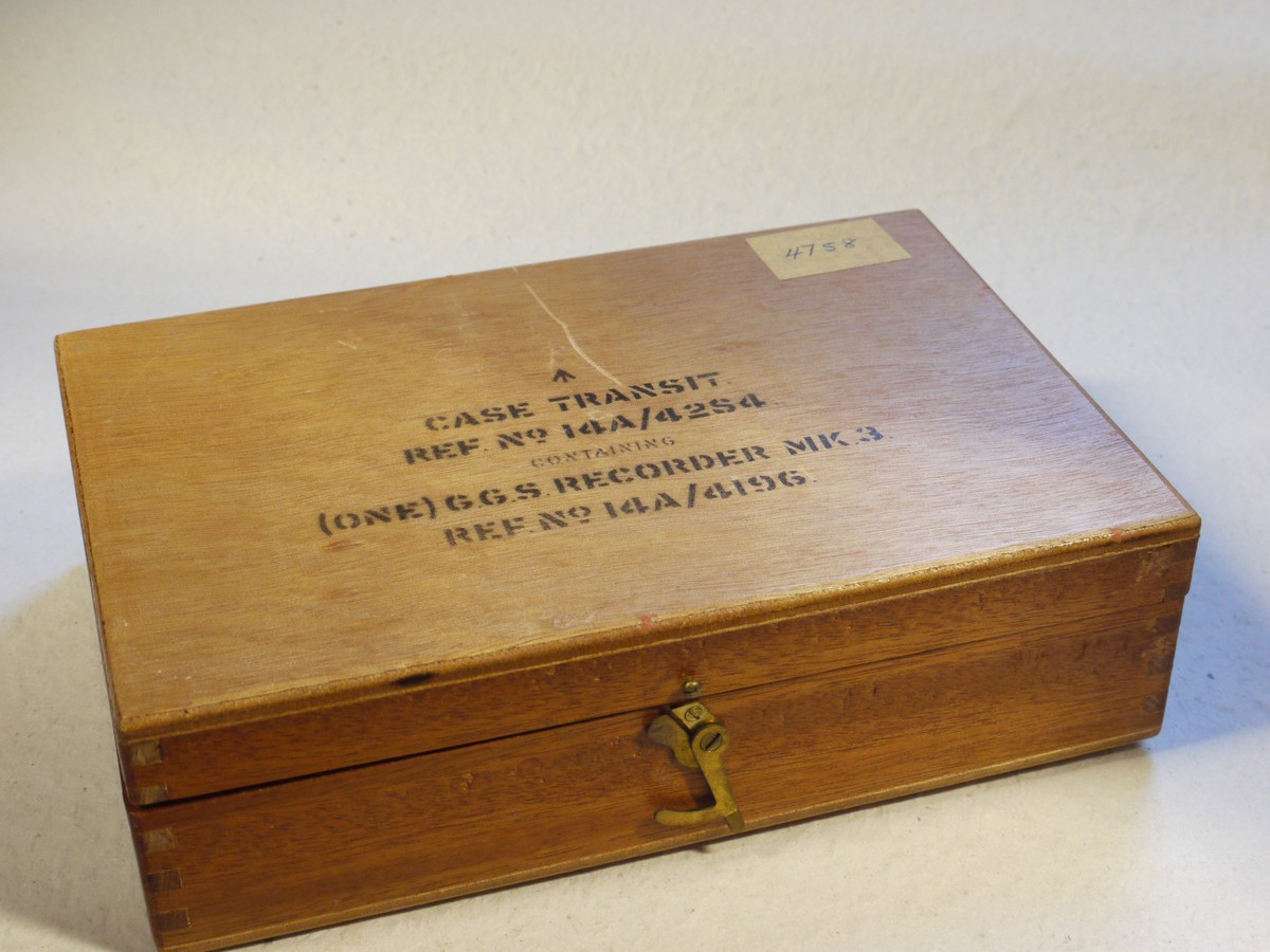 mwclassiccameras-20250207-205 G.G.S Recorder (Spitfire Giro Gunsight Recorder) Mk3 Film back, with British Military markings 14A/4196 in original fitted wooden box & out card box, with packaging. Used in Cockpit for recording pictures from the Spitfire Aircraft Gun camera