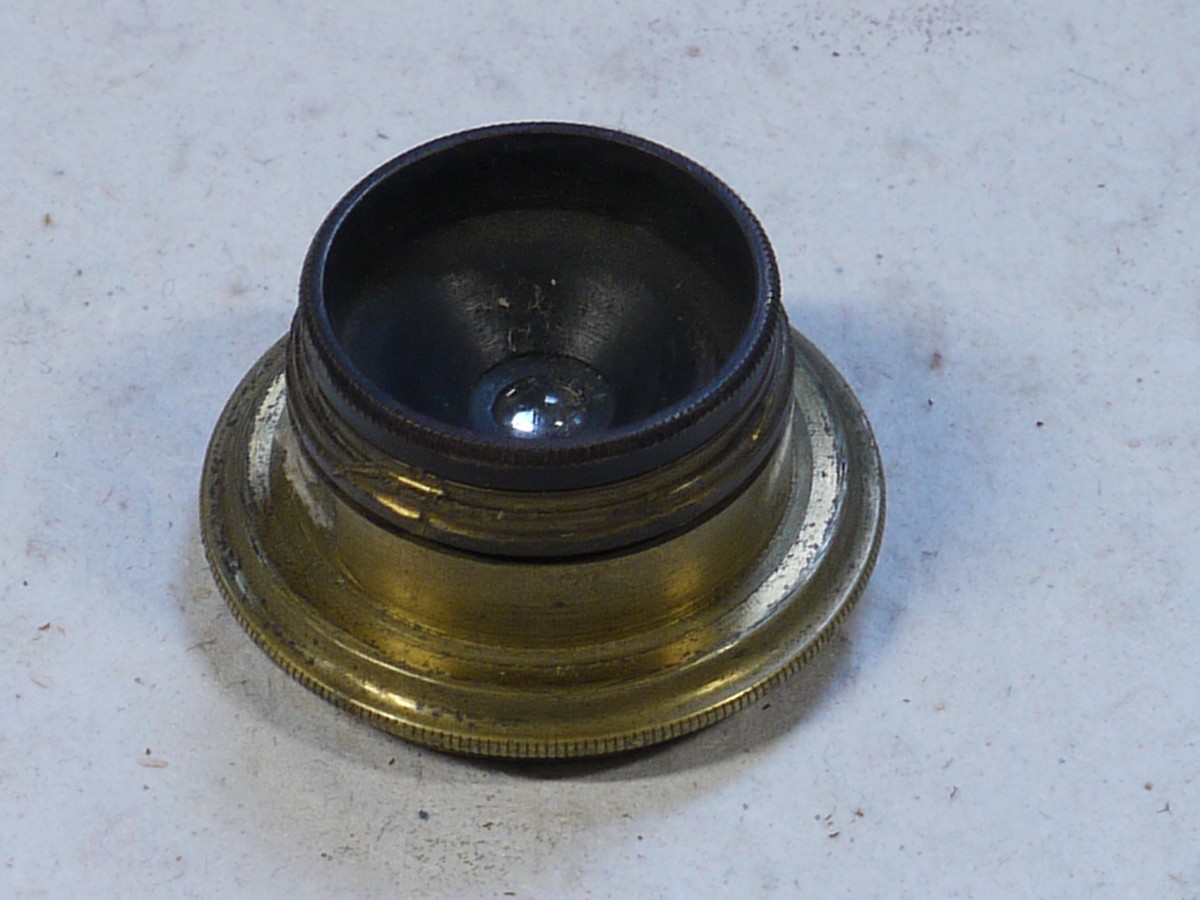 mwclassiccameras-20250214-118 Brass Pinhole lens. Front glass is 5mm diameter. Rear mount is 33mm diameter