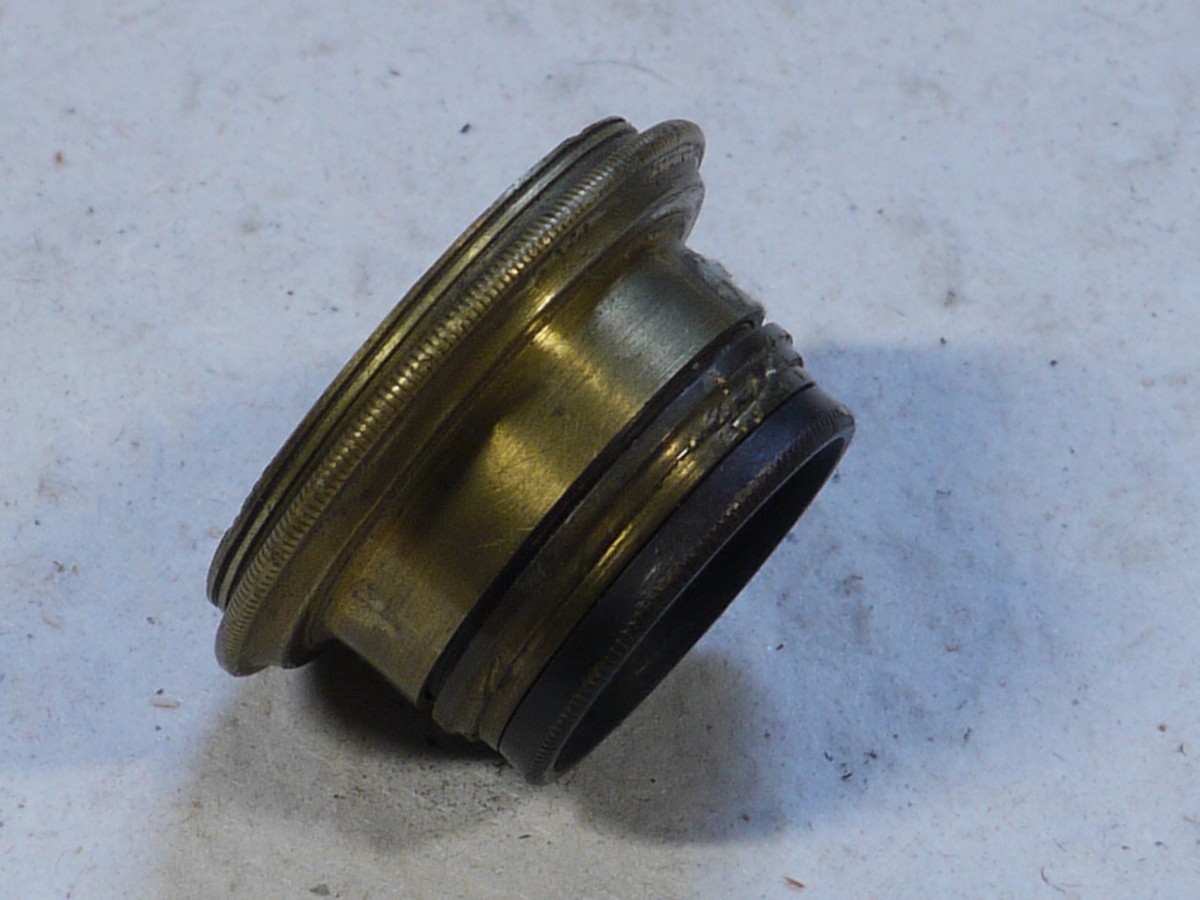 mwclassiccameras-20250214-120 Brass Pinhole lens. Front glass is 5mm diameter. Rear mount is 33mm diameter